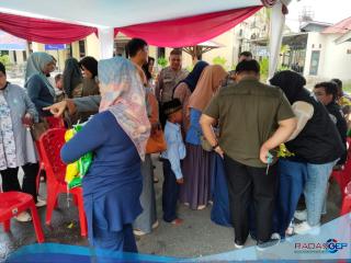 Gerakan pangan murah,Polresta Pekanbaru di Polsek Binawidya diserbu warga, 2 Ton beras ludes seketika